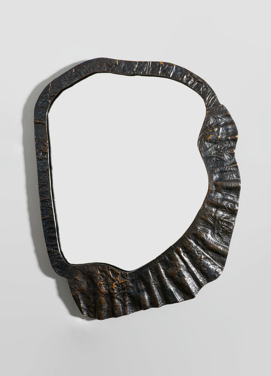 مرآة مزورة