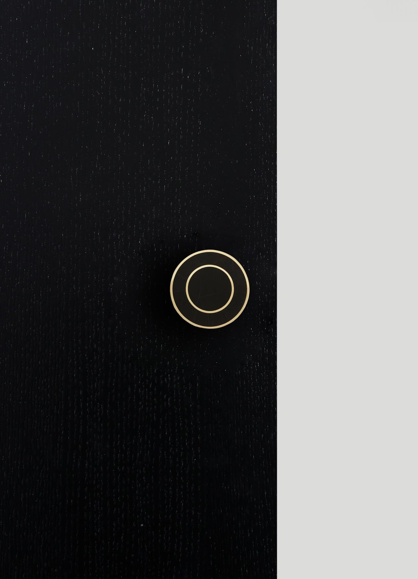 Regal Black Knob Medium