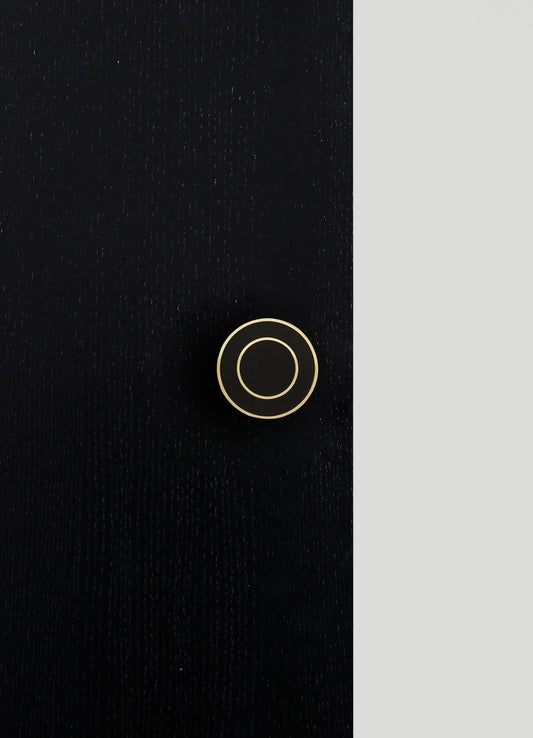 Regal Black Knob Medium