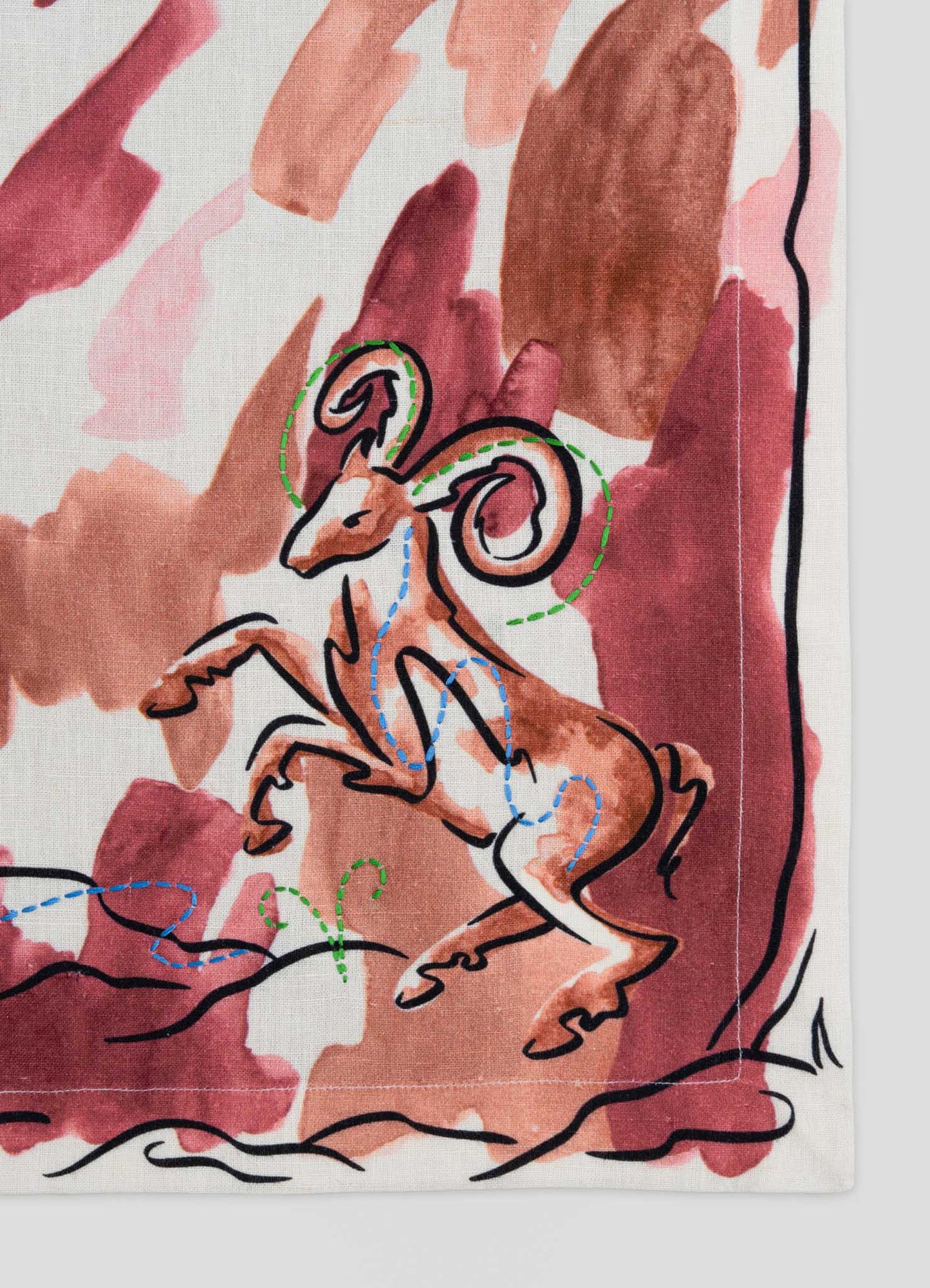 Serviette Rouge Imprimée Et  Brodée À La Main Bélier