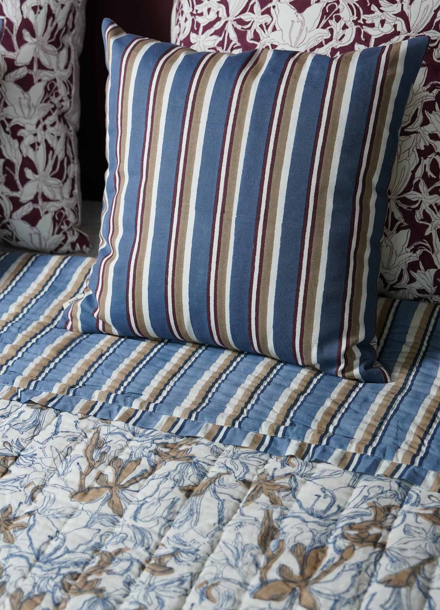 Housse De Coussin Bleu Et Marron Spring Bouquet 45 X 45 Cm
